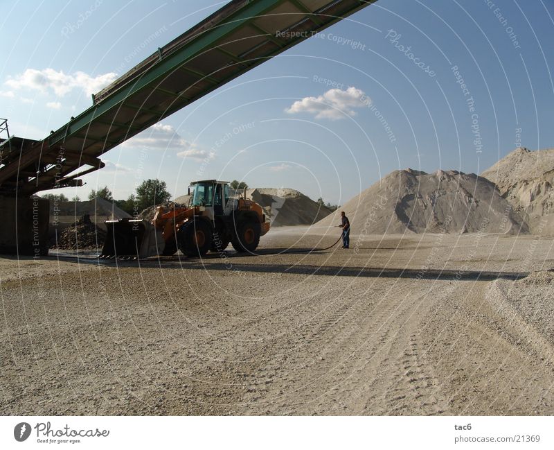 Kieswerk Radlader Förderband Staub Kiesberg Industrie Sand Spuren