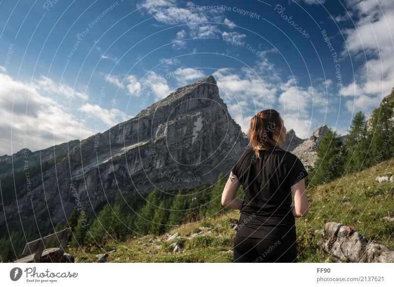 Kleiner Watzmann, großes Erlebnis wandern feminin Junge Frau Jugendliche Körper 1 Mensch 18-30 Jahre Erwachsene Umwelt Natur Landschaft Pflanze Himmel Wolken