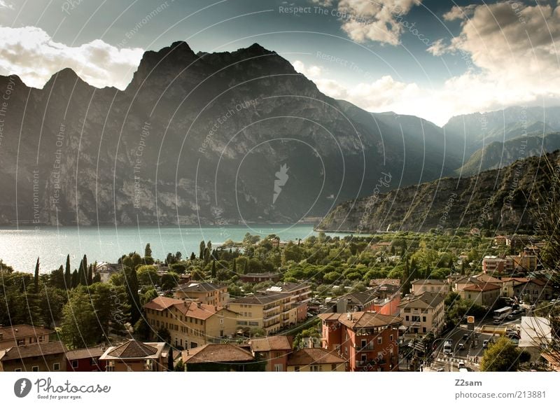 Lieblingsplatzerl Umwelt Landschaft Wolken Sommer Berge u. Gebirge See Stadt Haus Ferien & Urlaub & Reisen ästhetisch dunkel Ferne Unendlichkeit schön ruhig