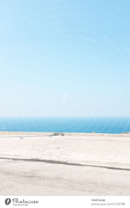 Blue Horizon -III- Himmel Wolkenloser Himmel Horizont Sommer Terrasse Dach Beton Blick einfach Unendlichkeit blau ästhetisch Aussicht Plattform Höhe