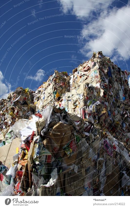 recycling Energiewirtschaft Himmel Wolken Sonnenlicht Schönes Wetter Papier Verpackung fest groß hoch nachhaltig oben viele blau Ordnung Umweltverschmutzung