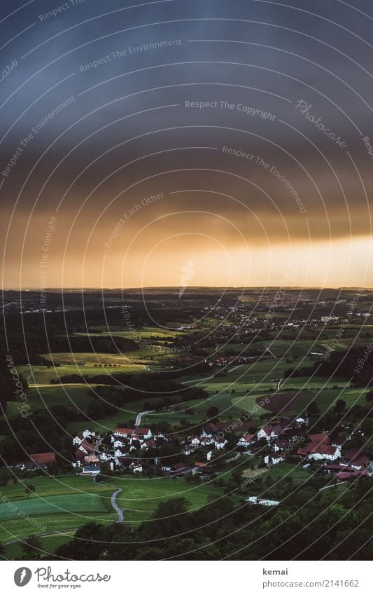 Dorf harmonisch Wohlgefühl Erholung ruhig Freizeit & Hobby Ausflug Abenteuer Ferne Freiheit Natur Landschaft Himmel Gewitterwolken Sommer Wetter Unwetter Feld