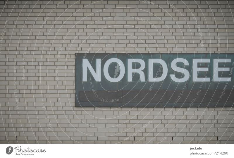 Klinck Klinck Menschenleer Fassade Stein Beton Backstein hässlich grau Nordsee Schilder & Markierungen Buchstaben Hinweisschild trist einfach Backsteinwand