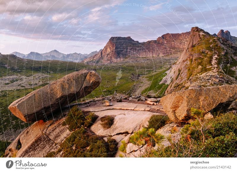 hängenden Stein Klettern Bergsteigen wandern Umwelt Natur Landschaft Wolken Sonnenaufgang Sonnenuntergang Sommer Schönes Wetter Hügel Felsen Berge u. Gebirge