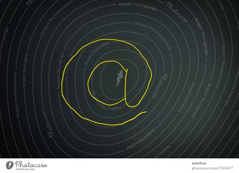 @ Zeichen Symbole & Metaphern Internet E-Mail sonderzeichen referenzzeichen ligatur kommunikation abstrakt Hintergrund neutral dunkel gelb Wolle wollfaden