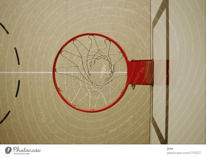 Basketballkorb von oben Freude Freizeit & Hobby Sport Ballsport Sporthalle Sportstätten Linie Netz bewegungslos steril puristisch modern Geometrie Kreis rot