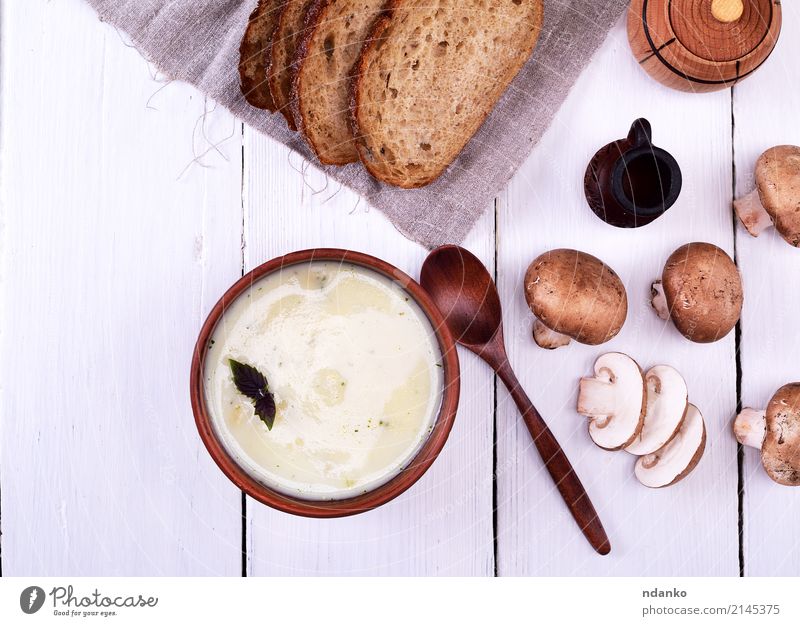 Sahne-Pilz-Suppe Gemüse Frucht Brot Eintopf Abendessen Diät Teller Löffel Holz dick frisch braun weiß Lebensmittel Champignon Vegetarismus Rezept Hintergrund