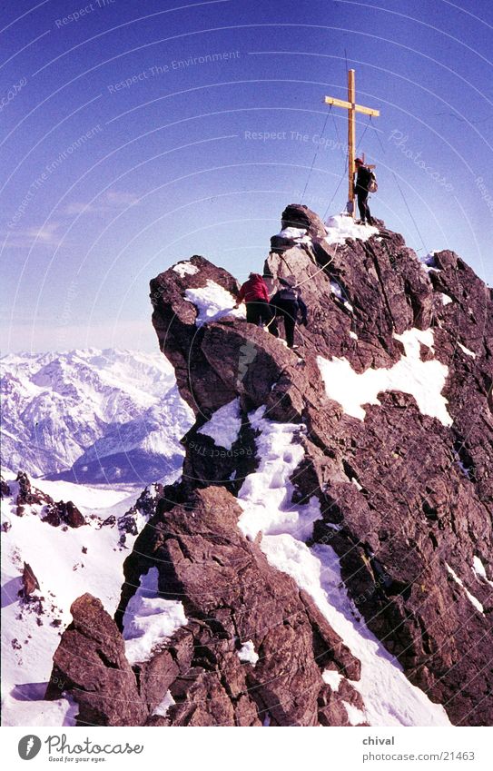 Dreiländerspitze wandern Bergsteigen steil Gipfel Berge u. Gebirge Klettern Felsen Zacken Rücken Schnee