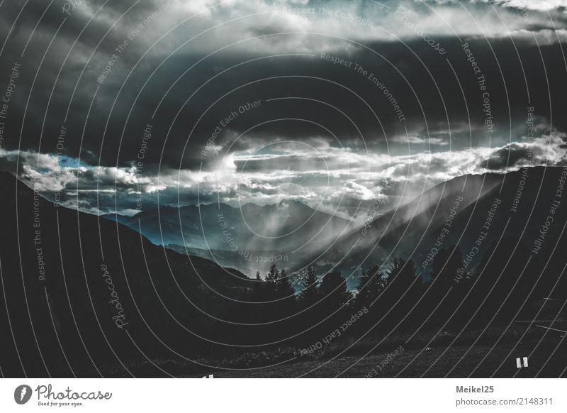 Wolkenspiel Sommerurlaub Berge u. Gebirge wandern Natur Landschaft Urelemente Luft Gewitterwolken Hügel Alpen Gipfel Menschenleer genießen authentisch