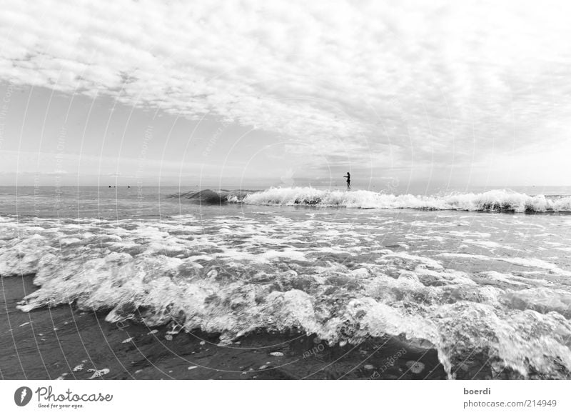 vOrhut Freizeit & Hobby Ferien & Urlaub & Reisen Tourismus Meer Wellen Wassersport 1 Mensch Natur Wolken Horizont schlechtes Wetter Wind Sturm beobachten fahren