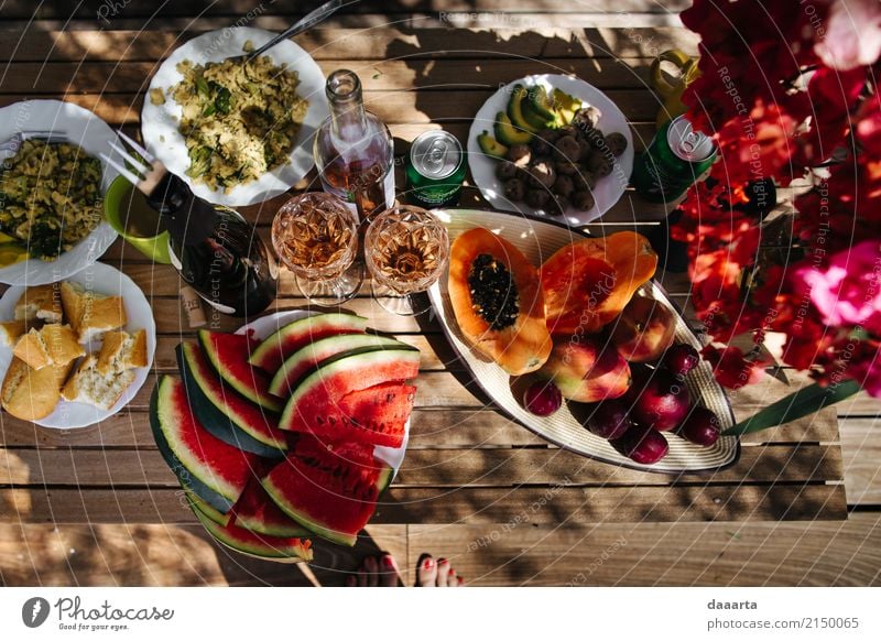 schickes Frühstück Lebensmittel Frucht Dessert Süßwaren Wassermelone Papaya Pflaume Ei Avocado Getränk Wein Sekt Prosecco Champagner elegant Stil Design Freude