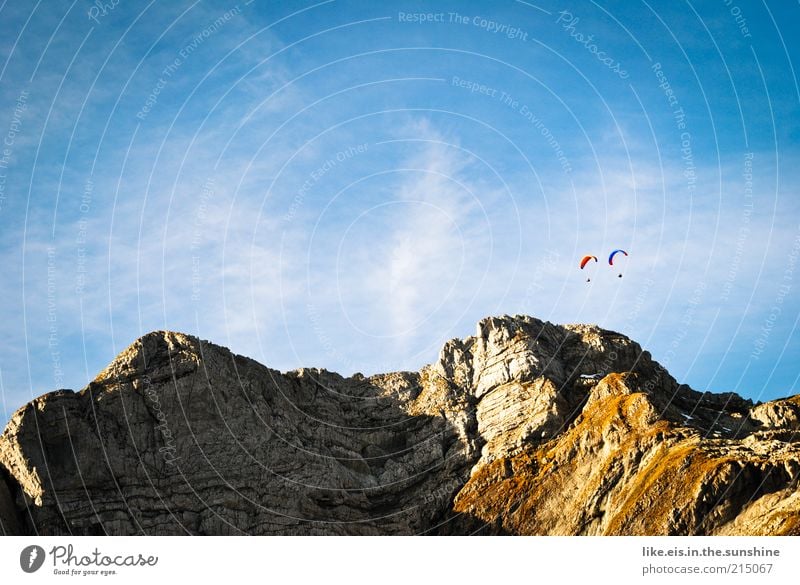 unendliche Freiheit Berge u. Gebirge Paar Partner Leben 2 Mensch Landschaft Luft Himmel Sommer Herbst Schönes Wetter Alpen Gipfel ästhetisch frei Lebensfreude