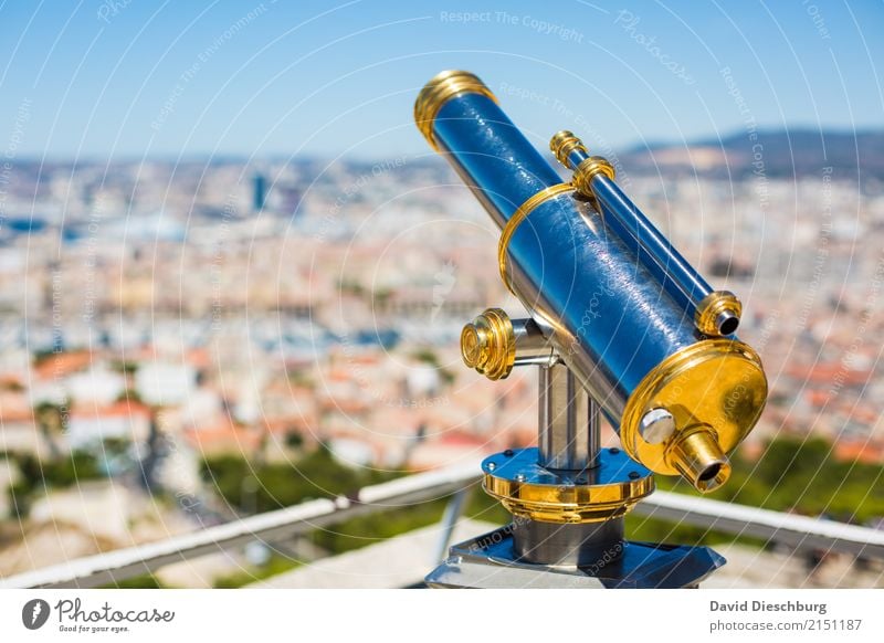 Ausblick Ferien & Urlaub & Reisen Tourismus Sightseeing Sommerurlaub Wolkenloser Himmel Schönes Wetter Stadt Stadtzentrum Haus Sehenswürdigkeit Fernglas