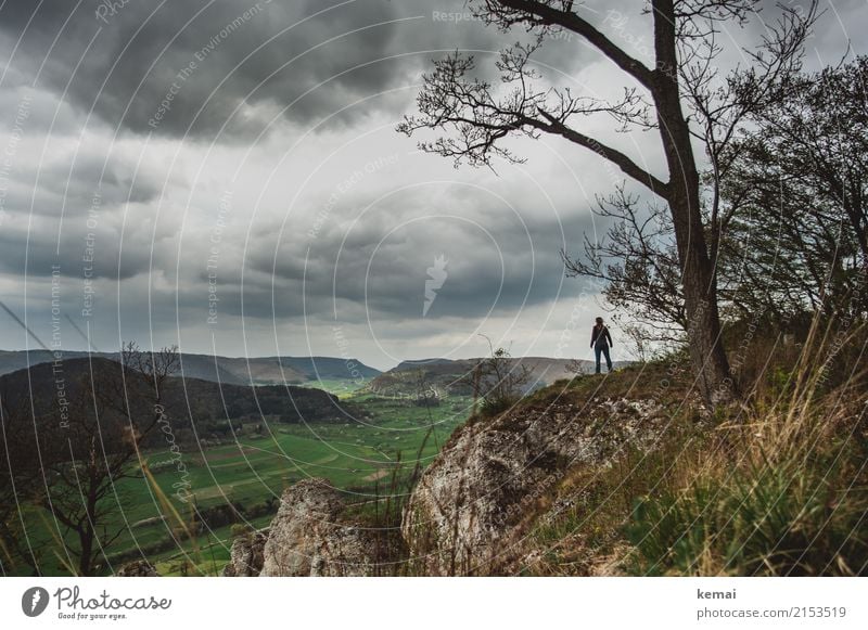 Heimatblick Freizeit & Hobby Ausflug Abenteuer Ferne Freiheit wandern Mensch 1 Natur Landschaft Wolken Gewitterwolken schlechtes Wetter Sturm Hügel Felsen