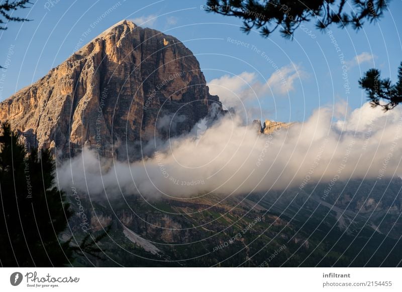 Dolomiten - Tofana di Rozes mit Wolken Ferien & Urlaub & Reisen Abenteuer Sommerurlaub Berge u. Gebirge wandern Landschaft Felsen Alpen Gipfel ästhetisch