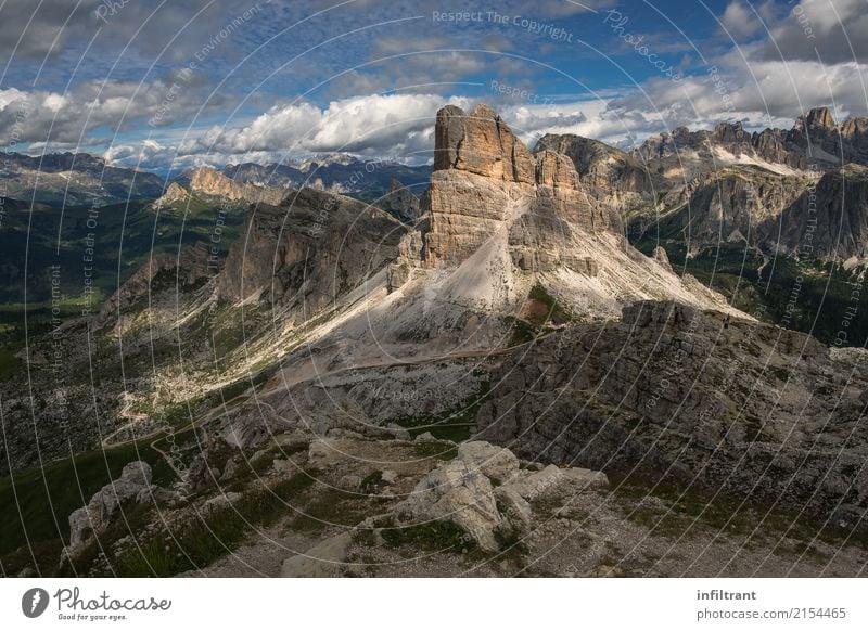 In den Dolomiten Ferien & Urlaub & Reisen Ferne Freiheit Berge u. Gebirge wandern Landschaft Wolken Sommer Felsen Alpen Gipfel Italien natürlich schön braun