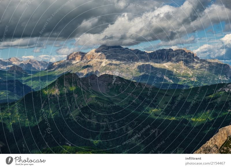 Bergkette in den Dolomiten Abenteuer Ferne Freiheit Sommer Berge u. Gebirge wandern Natur Landschaft Wolken Felsen Alpen Gipfel Ferien & Urlaub & Reisen