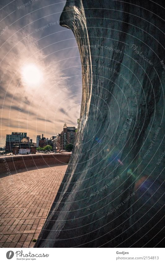 Denkmal im Gegenlicht am Hamburger Hafen mit Blick auf die Hafencity Hauptstadt Hafenstadt Stadtzentrum Menschenleer Bauwerk Architektur Sehenswürdigkeit Mut