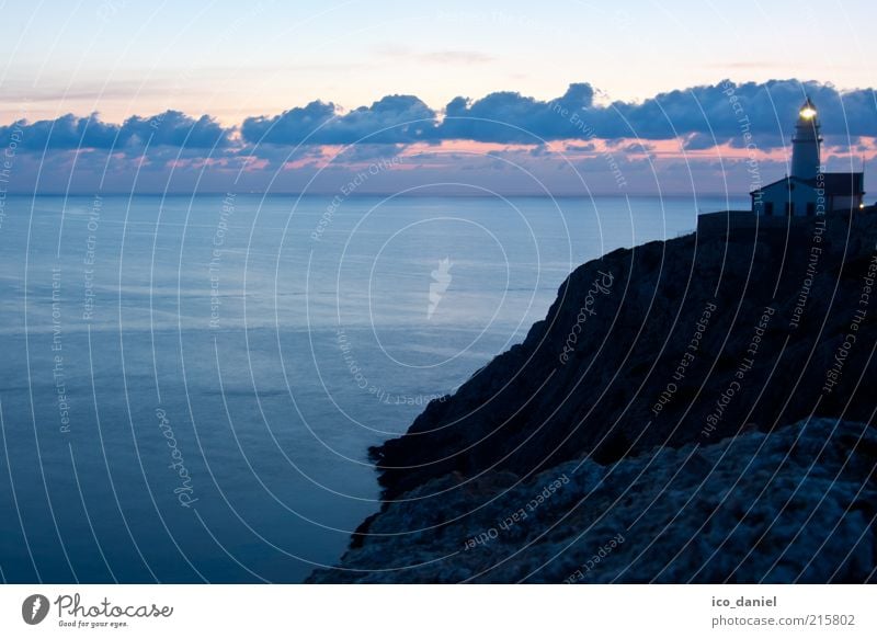 zur Morgenstunde... Natur Landschaft Urelemente Wasser Himmel Wolken Horizont Sonnenaufgang Sonnenuntergang Schönes Wetter Felsen Bucht Meer Mittelmeer Insel