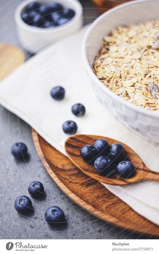 organische frische Blaubeere und Getreide Frucht Ernährung Frühstück Bioprodukte Diät Schalen & Schüsseln Löffel Gesunde Ernährung Papier Holz lecker natürlich