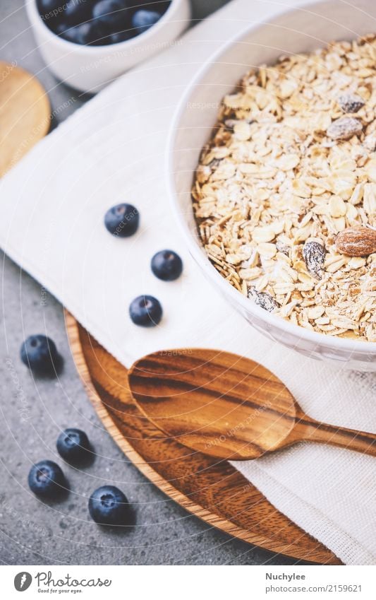 organische frische Blaubeere und Getreide Frucht Ernährung Frühstück Bioprodukte Diät Schalen & Schüsseln Löffel Gesunde Ernährung Papier Holz lecker natürlich