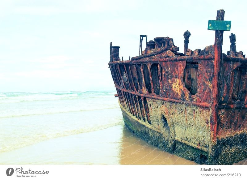 Das Wrack Sommer Strand Meer Insel Wellen Wasser Unwetter Kreuzfahrt Passagierschiff Wasserfahrzeug Schiffswrack alt außergewöhnlich gestrandet Farbfoto