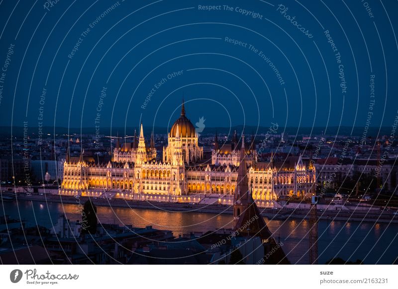 Parlament Budapest Tourismus Sightseeing Städtereise Kultur Fluss Stadt Hauptstadt Stadtrand Altstadt Bauwerk Architektur Sehenswürdigkeit Wahrzeichen alt