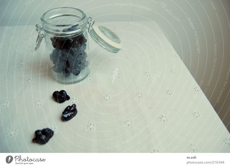 black currant Süßwaren Bonbon Johannisbeeren Glas Einmachglas süß Farbfoto Innenaufnahme Tag offen Menschenleer Tischwäsche