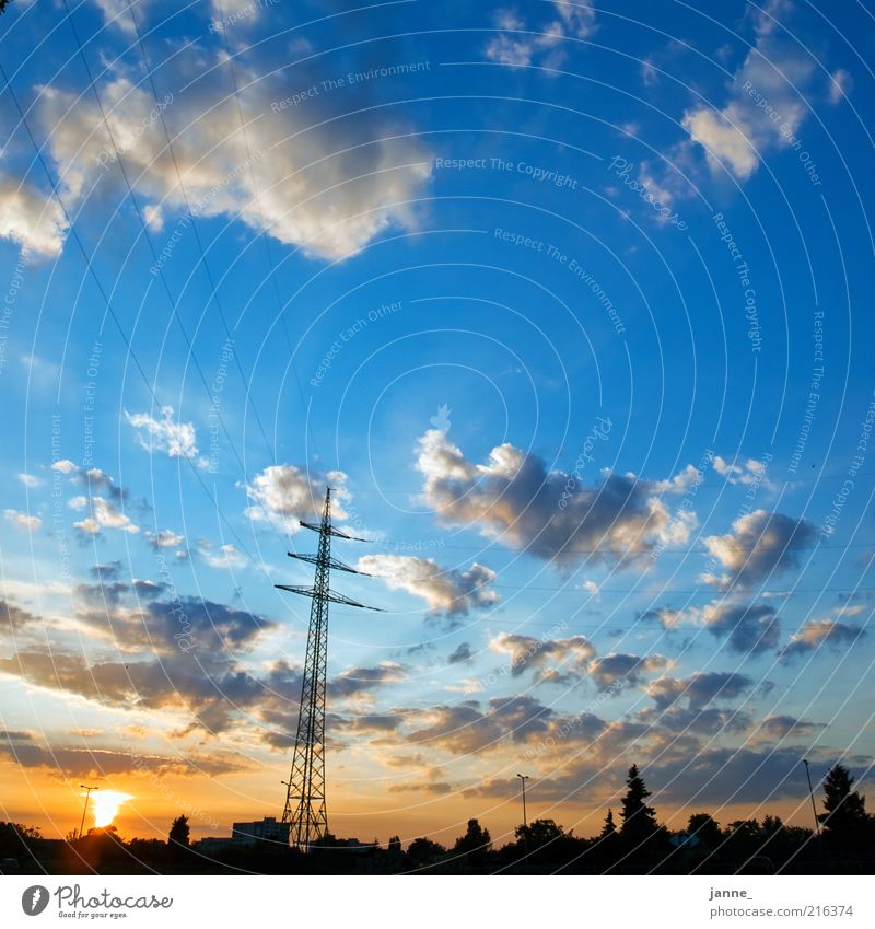 stromperestroika Umwelt Natur Landschaft Himmel Wolken Horizont Sonne Sonnenaufgang Sonnenuntergang Sonnenlicht Sommer Wetter Schönes Wetter Stadt blau gelb