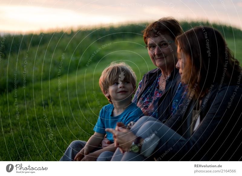 Familienbande Glück Freizeit & Hobby Mensch feminin Kind Kleinkind Junge Mutter Erwachsene Großmutter Familie & Verwandtschaft Kindheit Senior 3 1-3 Jahre