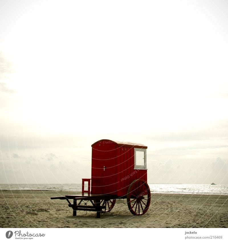 Roter Wagen Camping Sommer Meer Umwelt Natur Landschaft Wasser Himmel Wolkenloser Himmel Horizont Sonne Nordsee Tatkraft Strand Anhänger rot alt Menschenleer