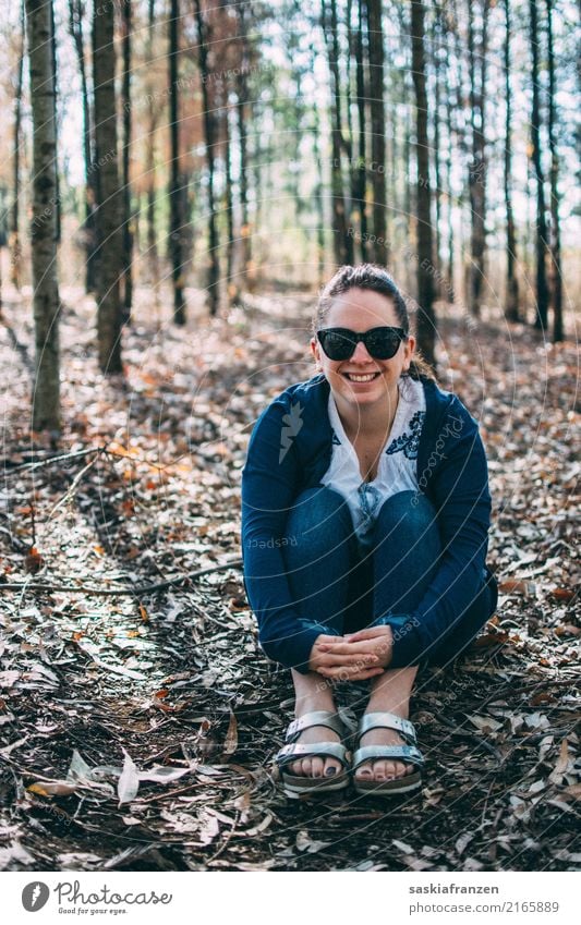 Herbstwald I. Lifestyle schön Freiheit Mensch feminin Junge Frau Jugendliche Erwachsene Schwester Körper 1 18-30 Jahre Natur Landschaft Pflanze Baum Blatt Wald