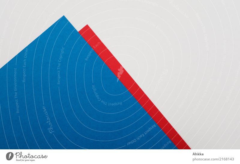 Blaue und rote Papierspitzen auf neutralem Untergrund Schule lernen Studium Büroarbeit Arbeitsplatz Wirtschaft Handel Energiewirtschaft Kapitalwirtschaft Börse