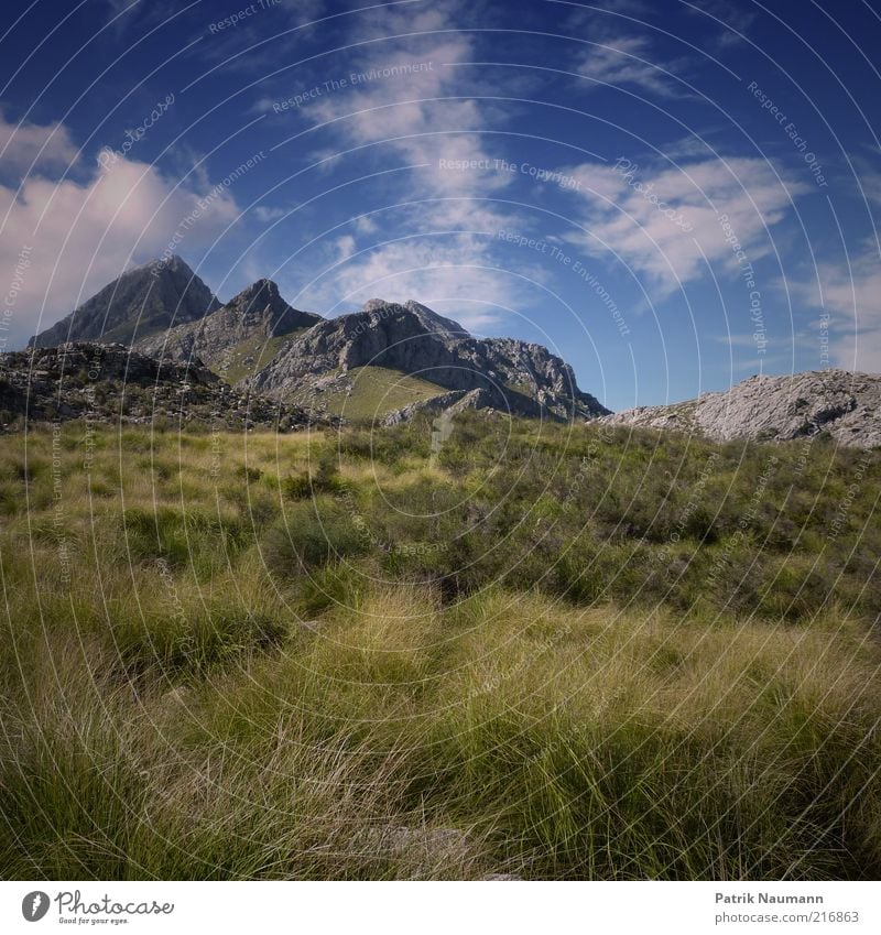 Gipfel in Sicht Ferien & Urlaub & Reisen Ausflug Ferne Freiheit Berge u. Gebirge Umwelt Natur Landschaft Himmel Wolken Klima Wetter Schönes Wetter Hügel Felsen