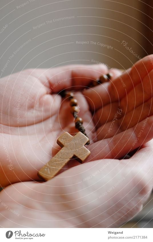 Kreuzträger harmonisch Subkultur Holz hören braun Rosenkranz Christliches Kreuz Christentum Katholizismus Religion & Glaube Gebet Hand Trauer Hoffnung ruhig