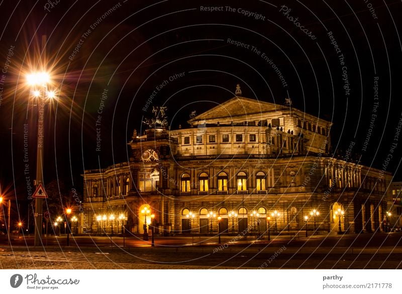 Semperoper bei Nacht Stadt Sehenswürdigkeit Wahrzeichen hören Ferien & Urlaub & Reisen Blick Farbfoto Außenaufnahme Menschenleer Langzeitbelichtung