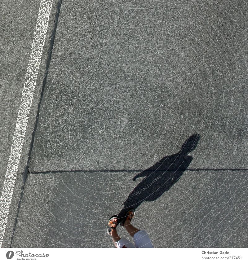 I'm walking Mensch feminin Frau Erwachsene Beine Fuß grau Asphalt Schatten Licht Sandale Silhouette Linie Begrenzung Straße laufen Spaziergang Sonnenlicht Hose