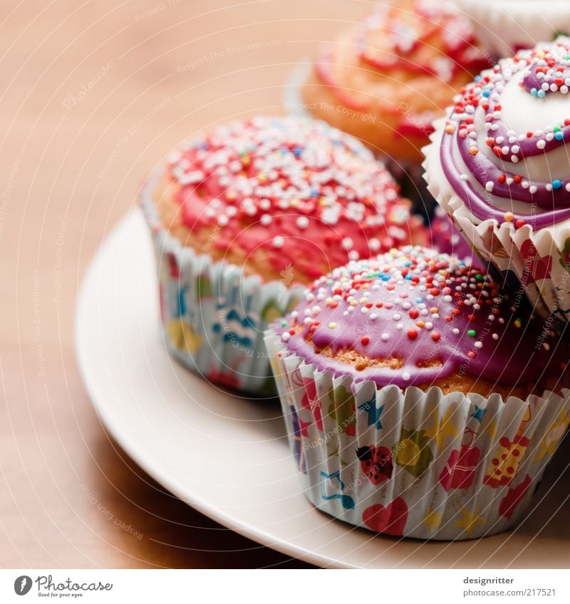 Greift zu … Kuchen Süßwaren Muffin Streusel Feste & Feiern Geburtstag Kindergeburtstag Kindergarten Kindheit Fröhlichkeit hell schön lecker süß Freude