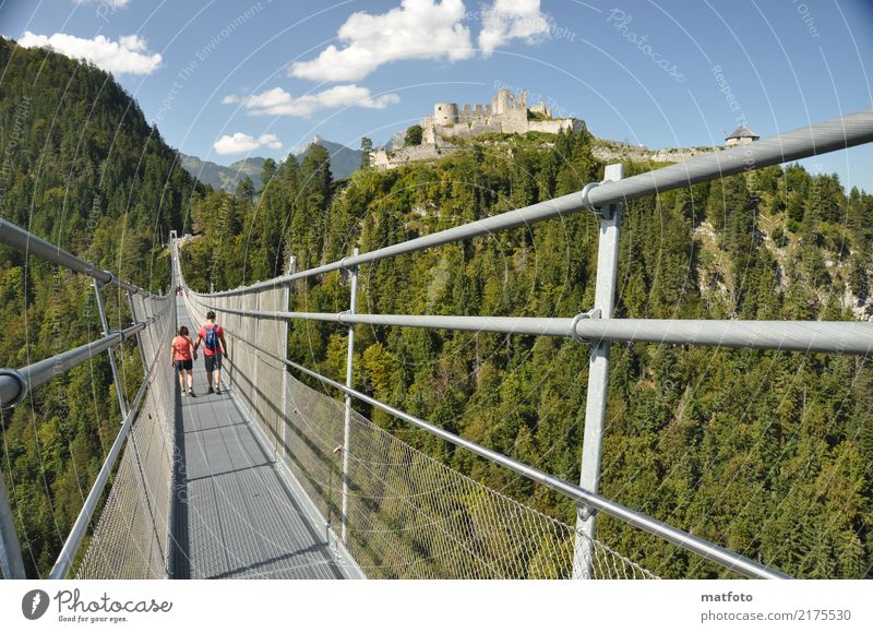 highline 179, Ruine Ehrenberg Mensch Paar Erwachsene Leben 2 13-18 Jahre Jugendliche Architektur Kultur Landschaft Wolken Sommer Schönes Wetter Felsen Alpen