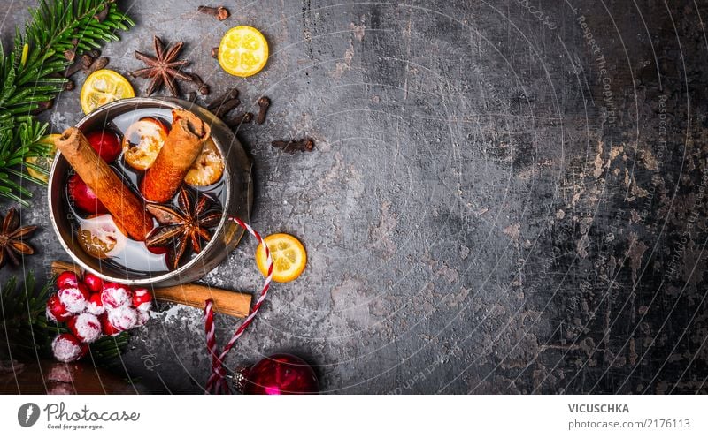 Tasse mit Glühwein und Weihnachtsdekoration Getränk Heißgetränk Stil Design Winter Feste & Feiern Weihnachten & Advent retro Tradition Hintergrundbild Grog