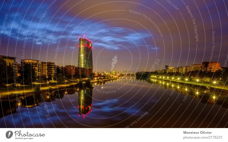 Morgendämmerung über Frankfurt Frankfurt am Main Stadt Stadtzentrum Skyline Hochhaus Bankgebäude Europäische Zentralbank Großstadt Grossstadtromantik