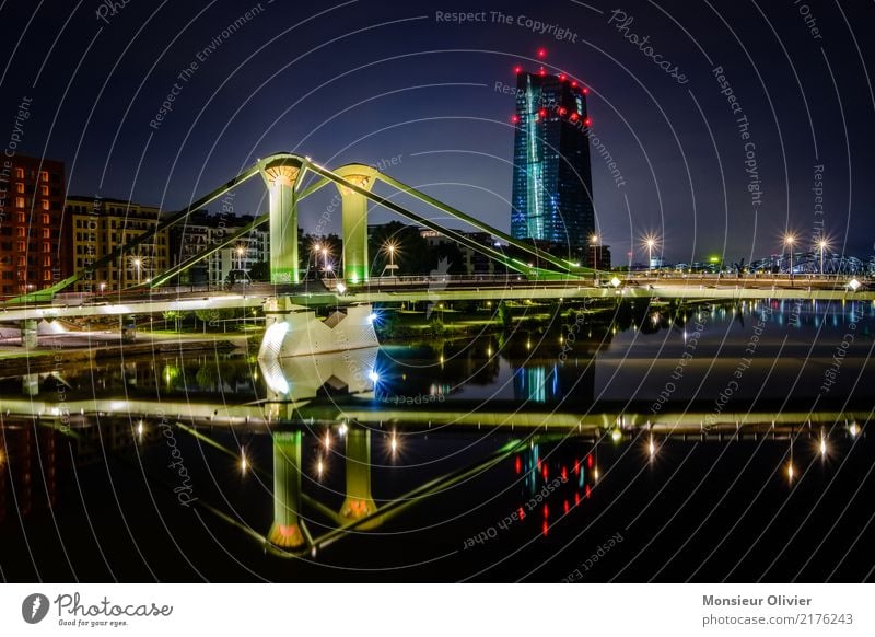 Frankfurt am Main, Europäische Zentralbank EZB Skyline Hochhaus Stadt Großstadt Fluss Hessen Deutschland Bankgebäude Bankenviertel Nacht Morgen Morgendämmerung