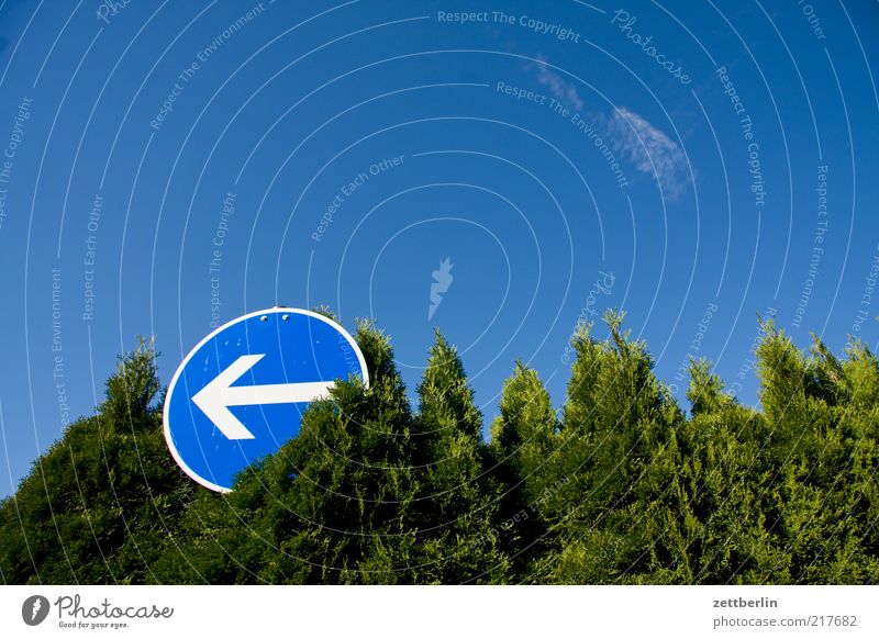 Rechts Sommer Verkehrszeichen Verkehrsschild Zeichen Schriftzeichen Schilder & Markierungen Hinweisschild Warnschild Pfeil Richtung richtungweisend zeigen links