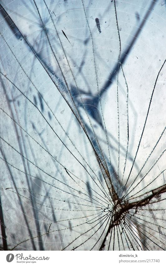 Glasscherben dunkel Gewalt Fenster gebrochen Konsistenz Hintergrundbild Vandalismus zerschlagen einschlagen Pause Kulisse vernichten Grunge Riss Licht