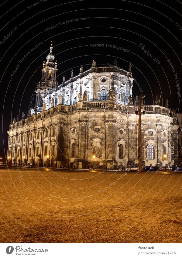 Hofkirche Dresden Winter Nacht rot schwarz weiß historisch Kathedrale