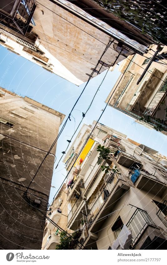 Die Straßen von Neapel 1 Farbfoto Außenaufnahme Gasse Ferien & Urlaub & Reisen Sightseeing Städtereise Sommerurlaub Italien Lifestyle Leben Schönes Wetter