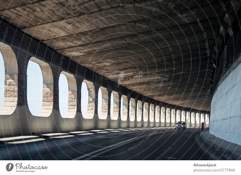 Tunnel Straße mit Fenstern Tag Verkehr fahren Ferien & Urlaub & Reisen Reisefotografie roadtrip Menschenleer Italien Autofenster Licht Autofahren PKW