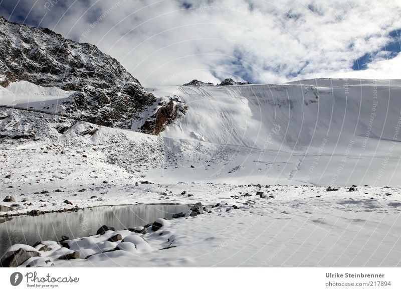 Das Ende des Rettenbachgletschers im Ötztal Schnee Berge u. Gebirge Landschaft Wolken Eis Frost Felsen Alpen Schneebedeckte Gipfel Gletscher Teich Stein