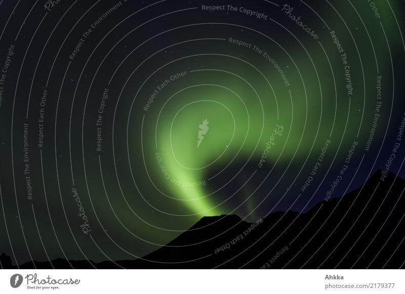 Nordlicht vor Bergsilhouette Nachthimmel Stern Berge u. Gebirge Norwegen ästhetisch authentisch außergewöhnlich dunkel exotisch fantastisch gigantisch wild grün