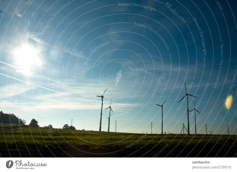 Wind Technik & Technologie Energiewirtschaft Erneuerbare Energie Windkraftanlage Industrie Umwelt Natur Landschaft Sommer Wiese Feld Billig Rotor Farbfoto